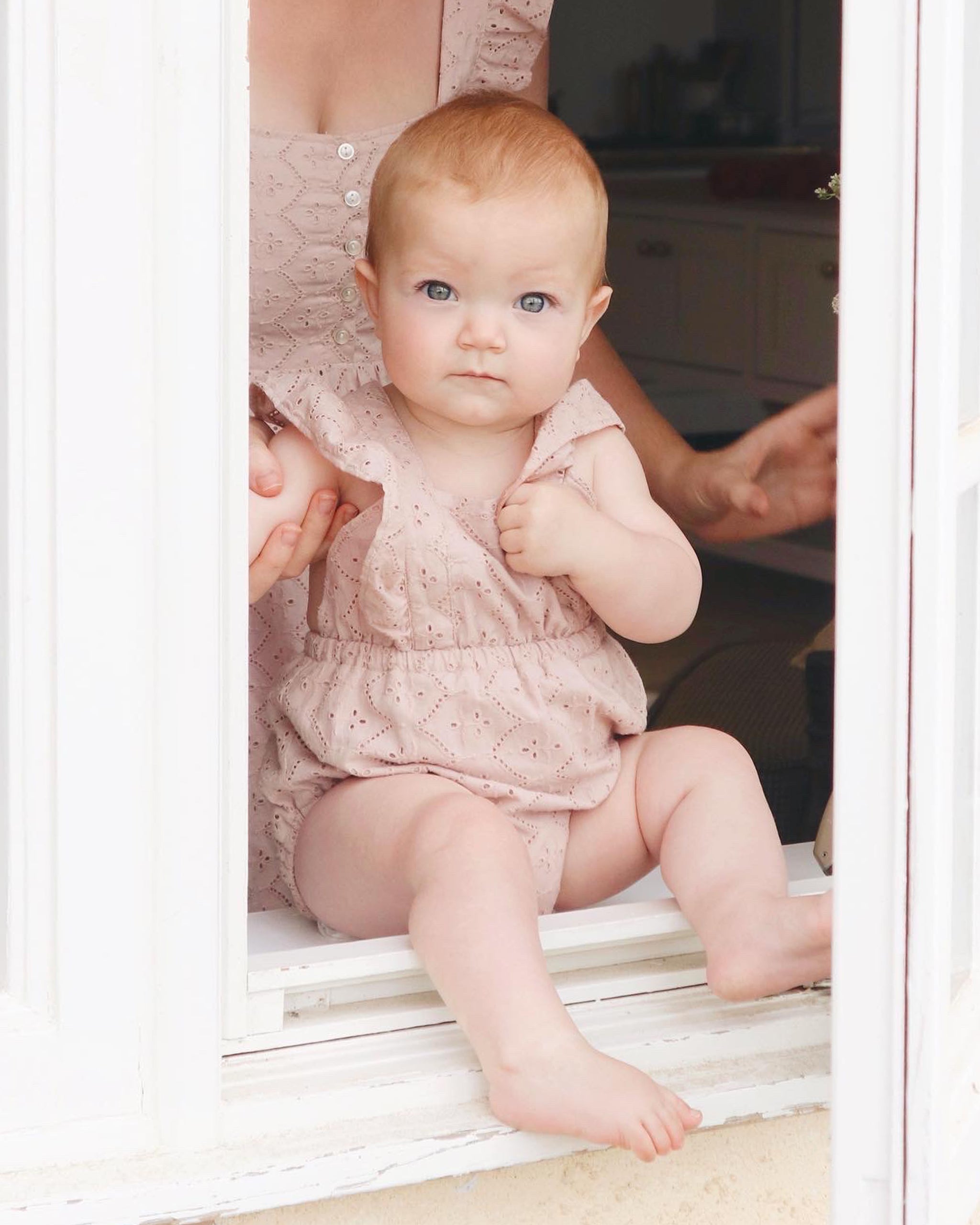 Off shoulder frills romper ロンパース グレージュ
