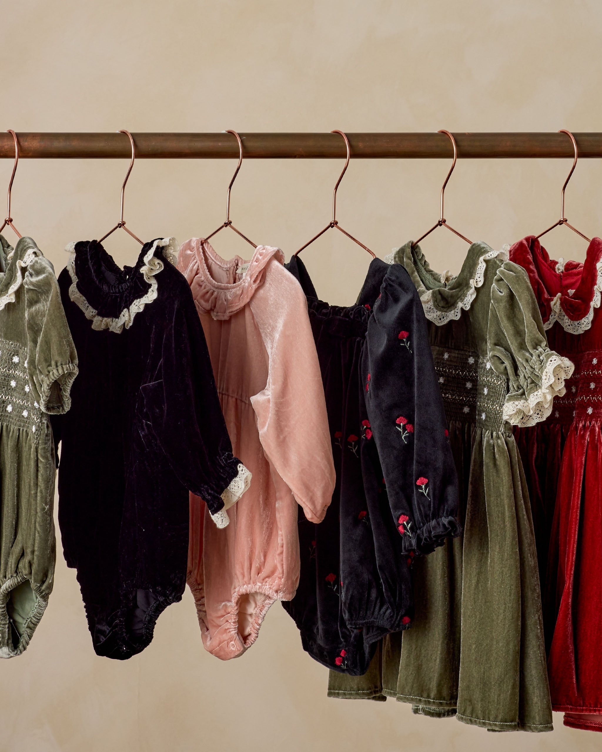 Rylee + Cru ライリーアンドクルー ベビー服 子供服  アネット ロンパース　ベルベット フローラル