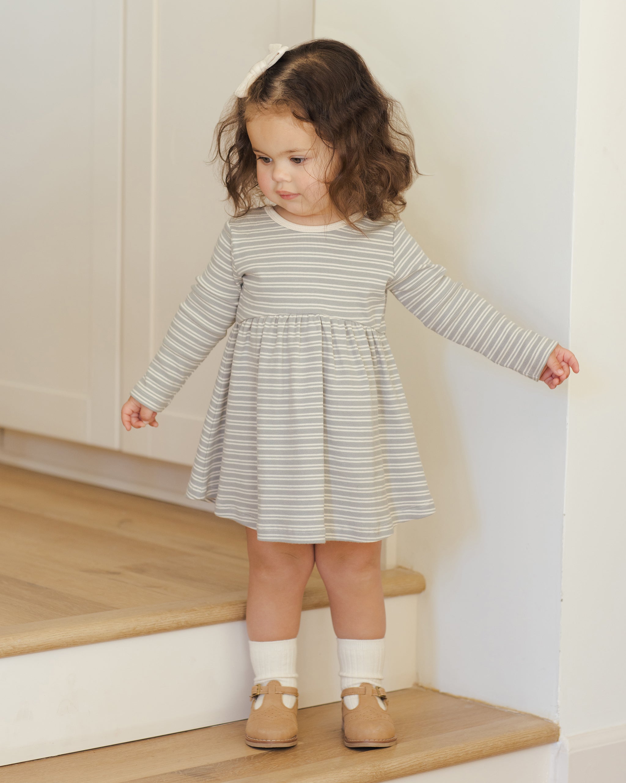 Rylee + Cru ライリーアンドクルー ベビー服 子供服  リブロングスリーブドレス　スチールブルー マイクロストライプ