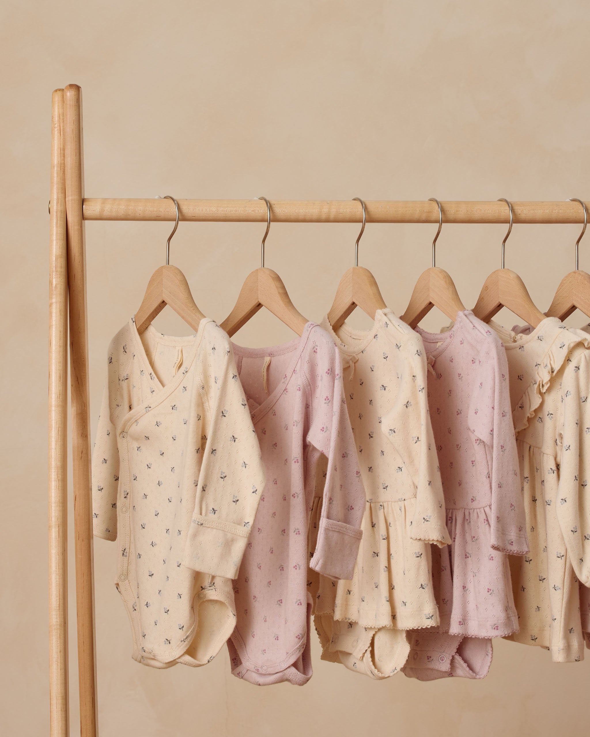 Side Snap Bodysuit || Blue Ditsy – Quincy Mae