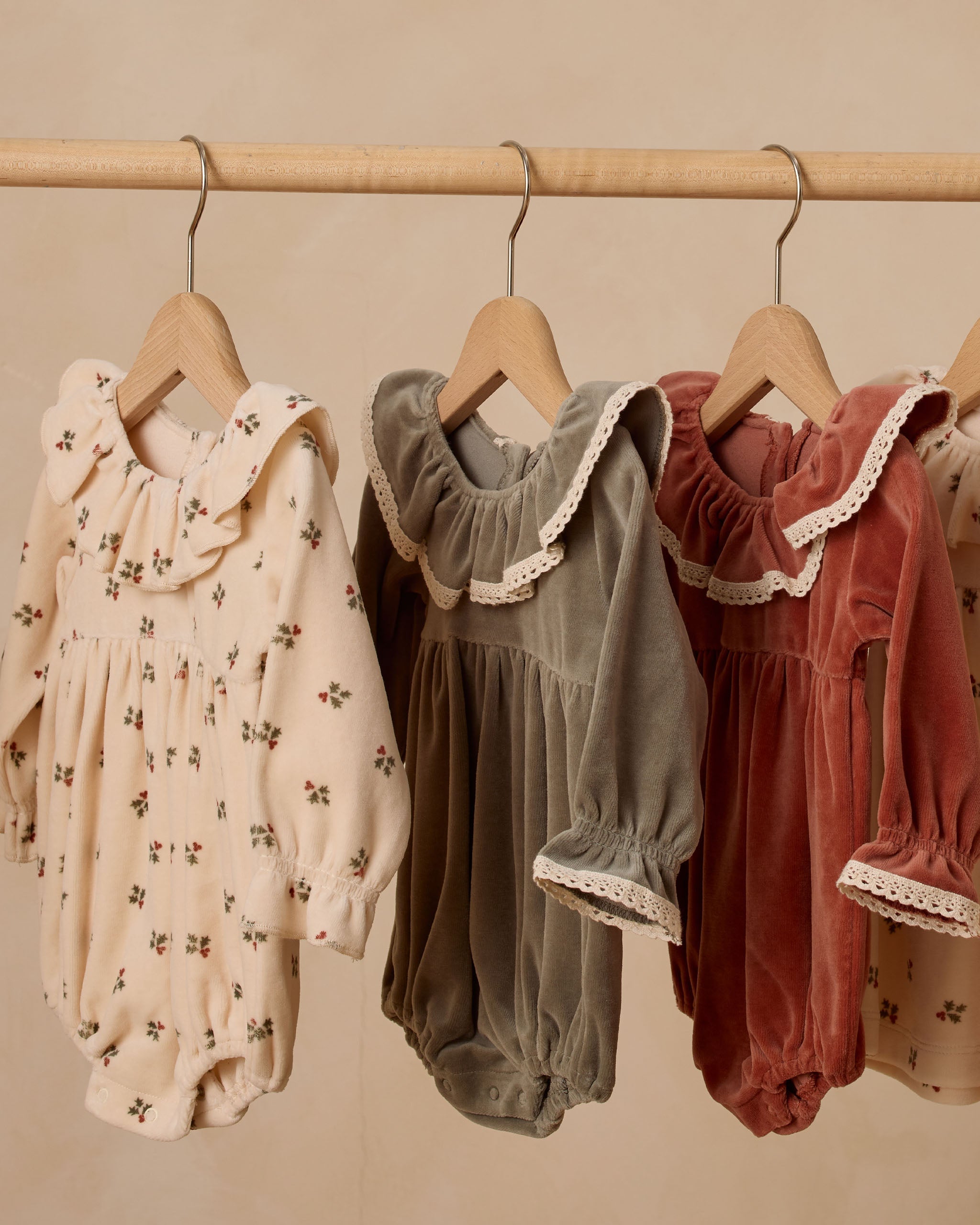 Rylee + Cru ライリーアンドクルー ベビー服 子供服  ウェンディ ロンパース　ホリーベリー