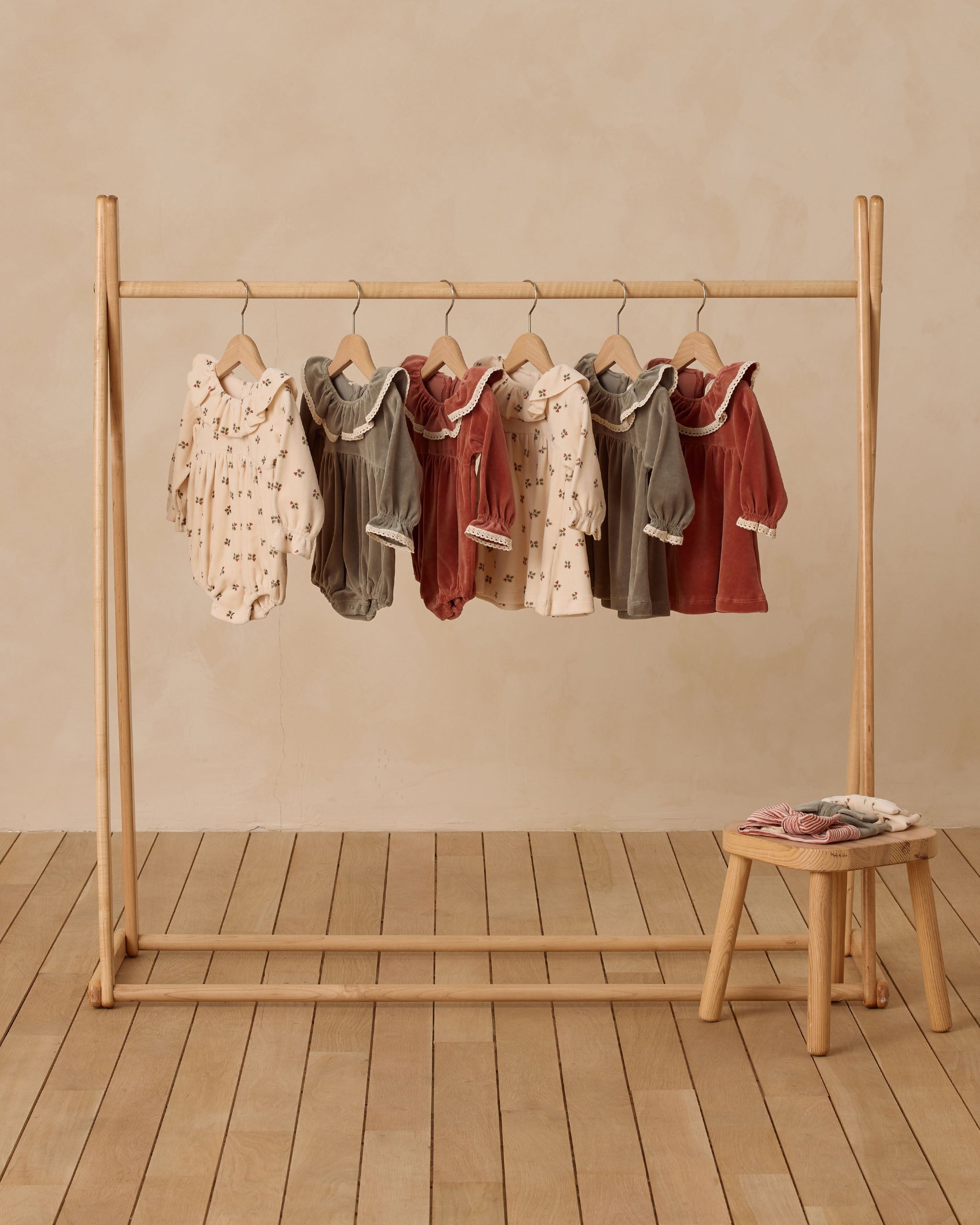 Rylee + Cru ライリーアンドクルー ベビー服 子供服  ベロアベビードレス　クランベリー