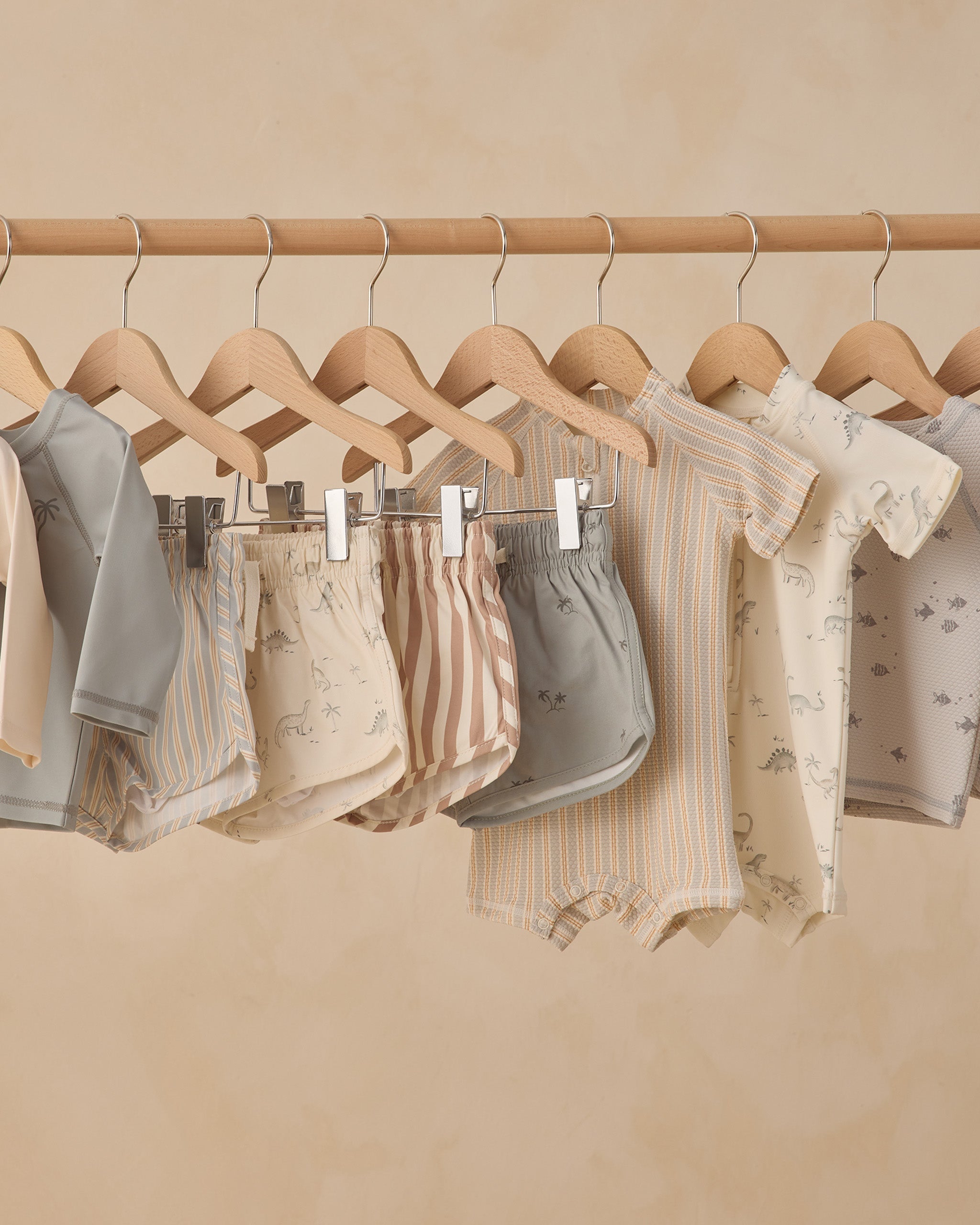 Rylee + Cru ライリーアンドクルー ベビー服 子供服 ジップラッシュガードワンピース　ブルー + バタースコッチストライプ