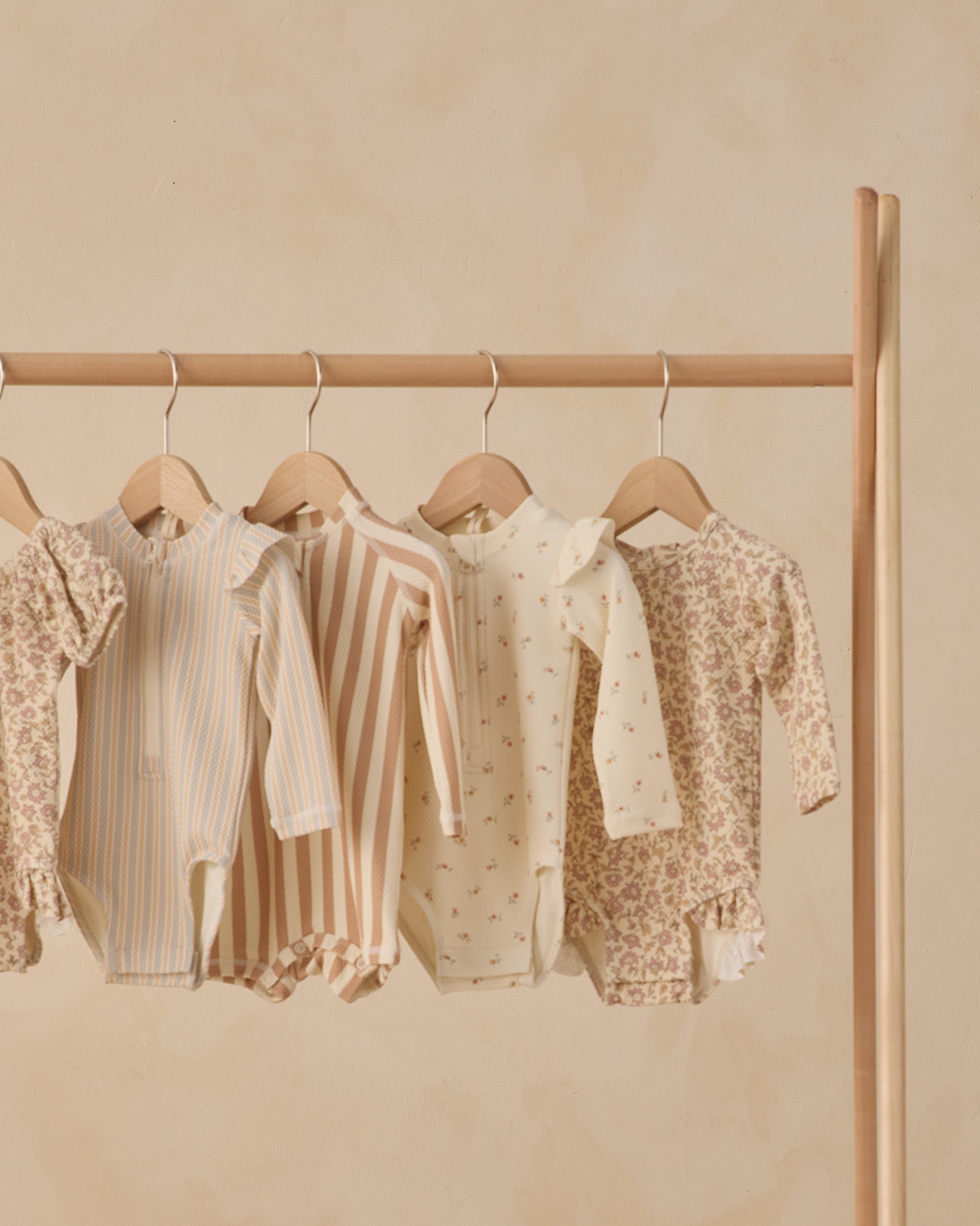 Rylee + Cru ライリーアンドクルー ベビー服 子供服 オリビア ラッシュガード ワンピース　ダリア