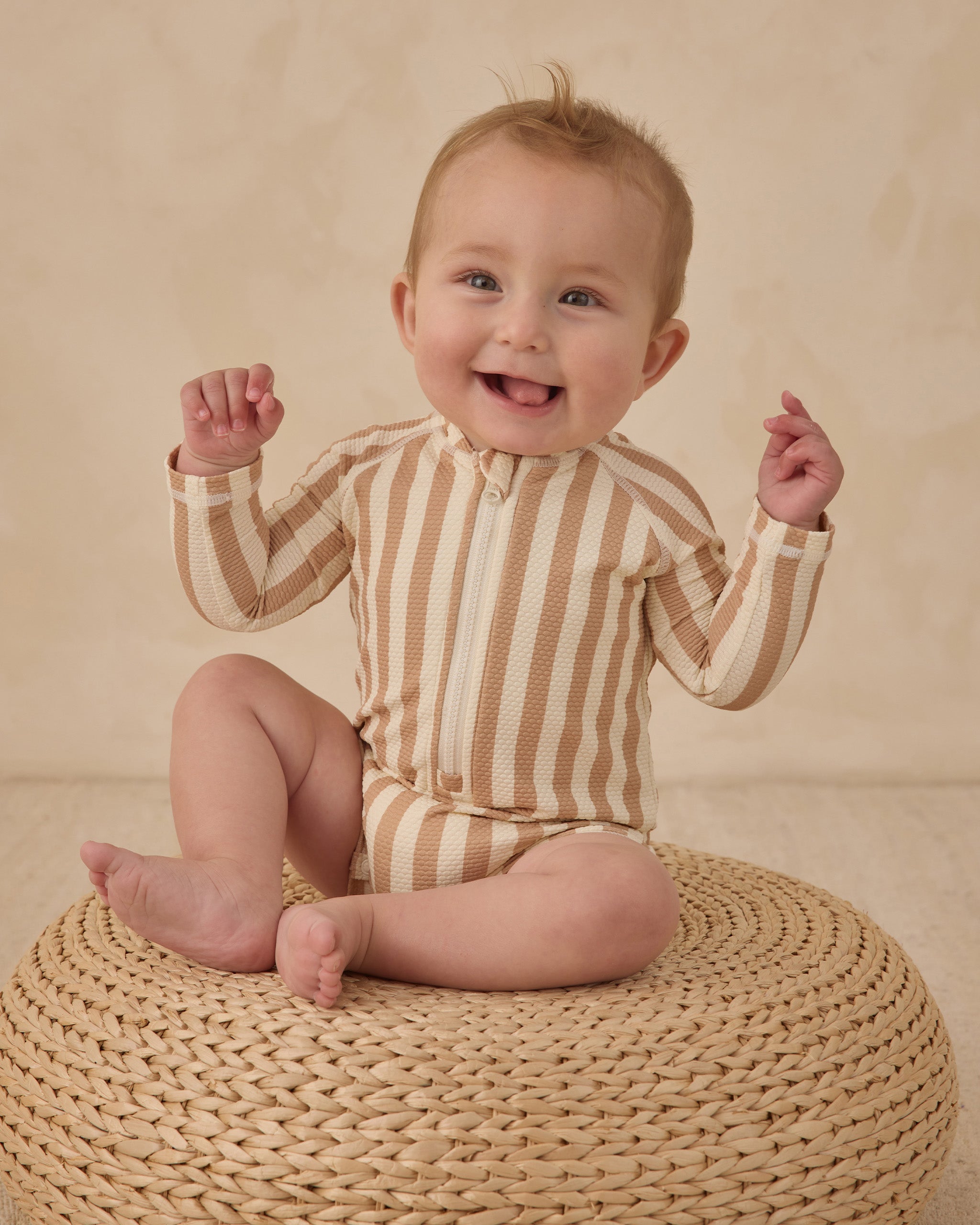 Rylee + Cru ライリーアンドクルー ベビー服 子供服 ロングスリーブワンピースラッシュガード　レトロラテストライプ