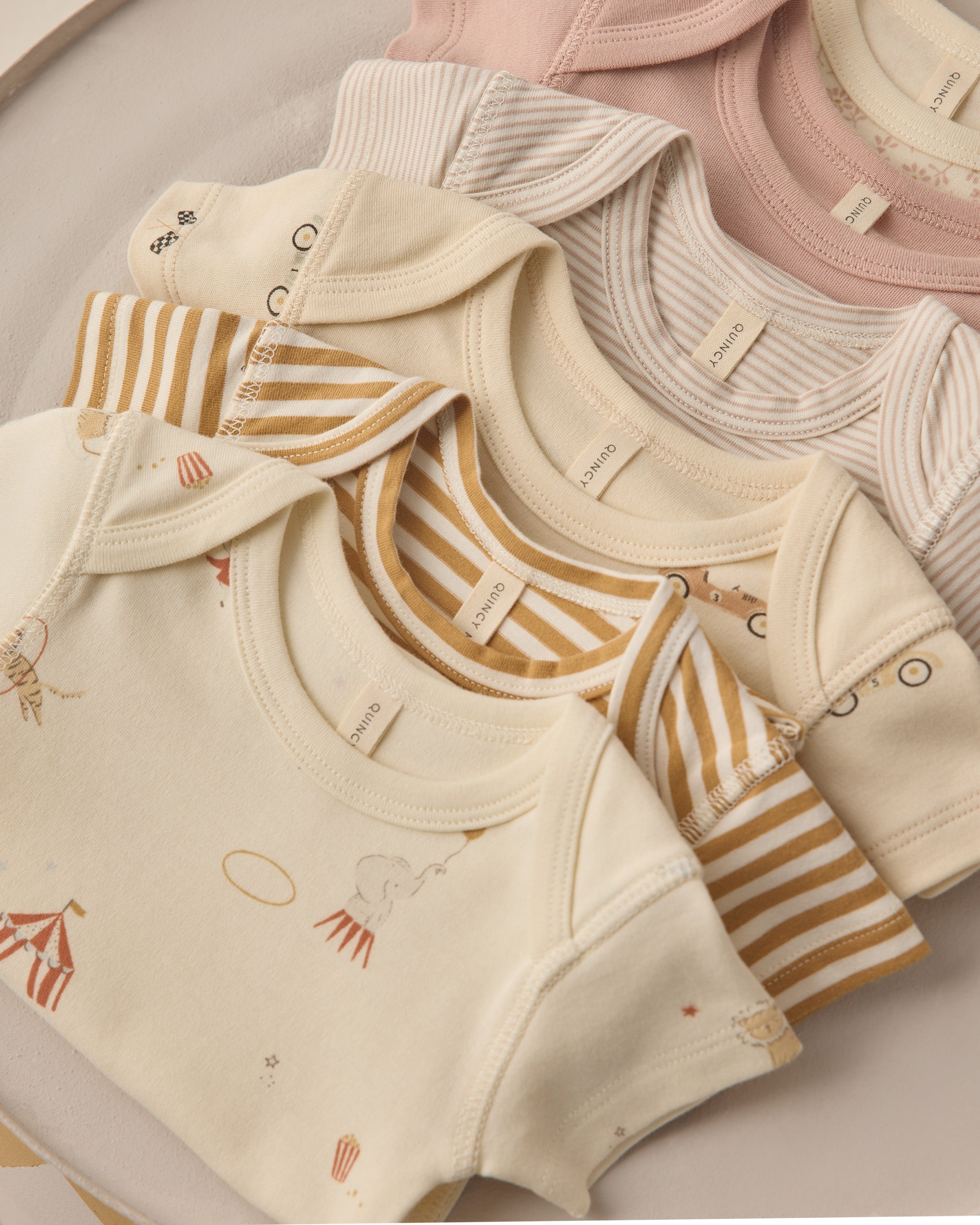 Rylee + Cru ライリーアンドクルー ベビー服 子供服 ショートスリーブボディスーツパック　カーニバル、ハニーストライプ