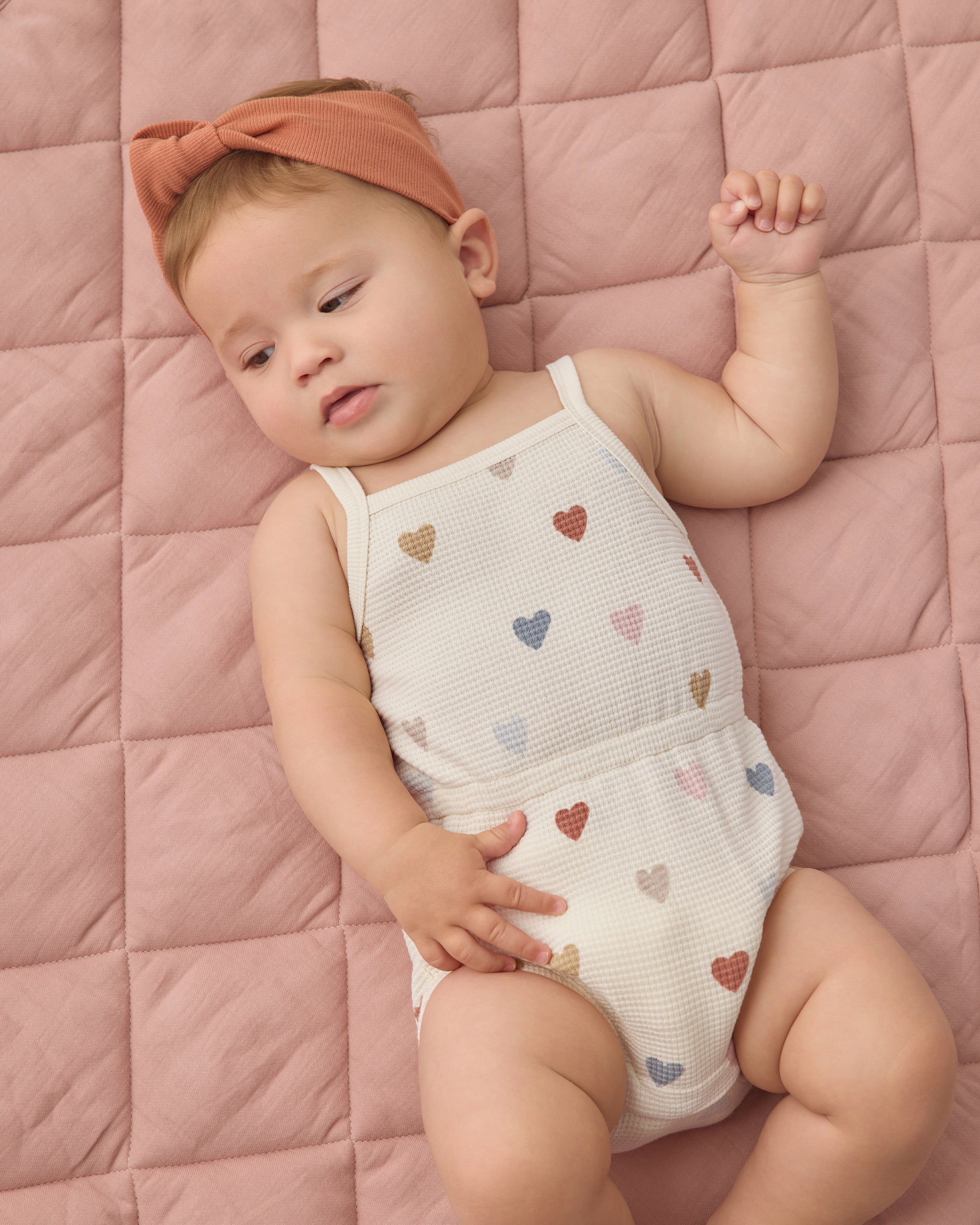 Rylee + Cru ライリーアンドクルー ベビー服 子供服 ワッフルシンチロンパース　コンフェッティハーツ