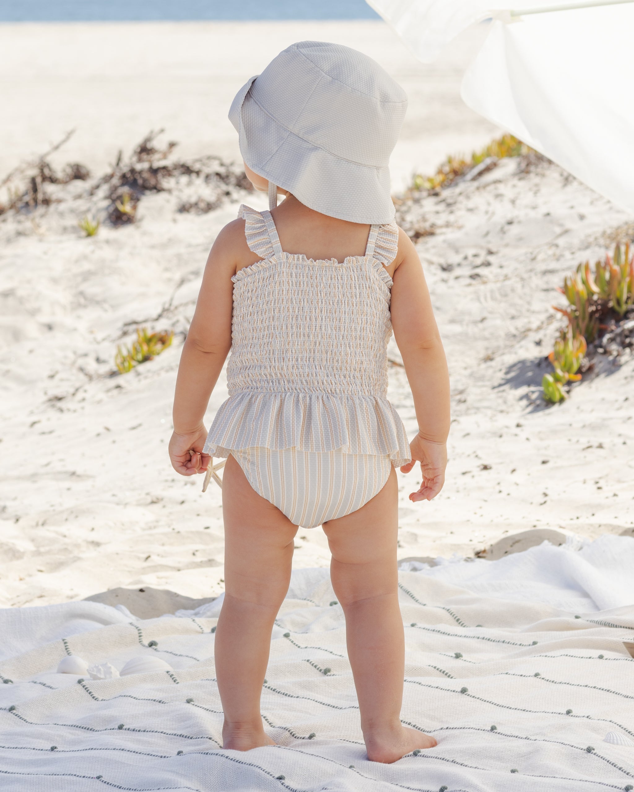 Rylee + Cru ライリーアンドクルー ベビー服 子供服 スモックワンピーススイムスーツ　ブルー + バタースコッチストライプ