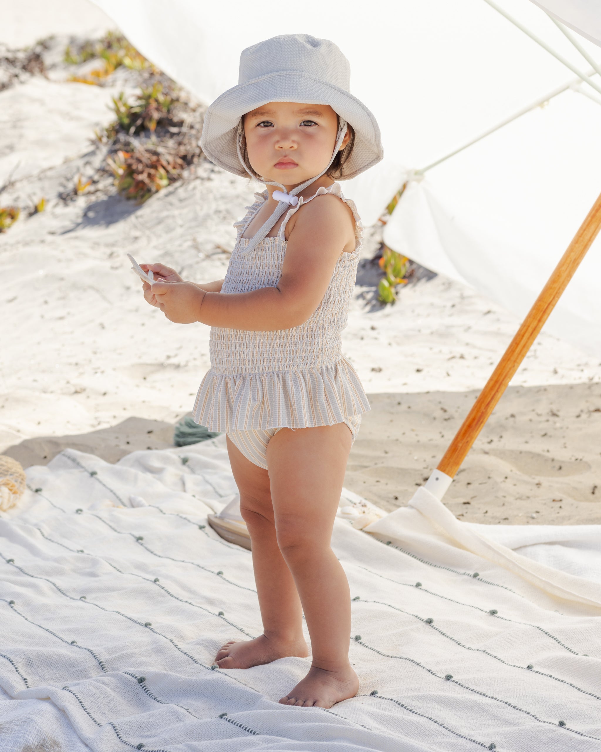 Rylee + Cru ライリーアンドクルー ベビー服 子供服 スモックワンピーススイムスーツ　ブルー + バタースコッチストライプ