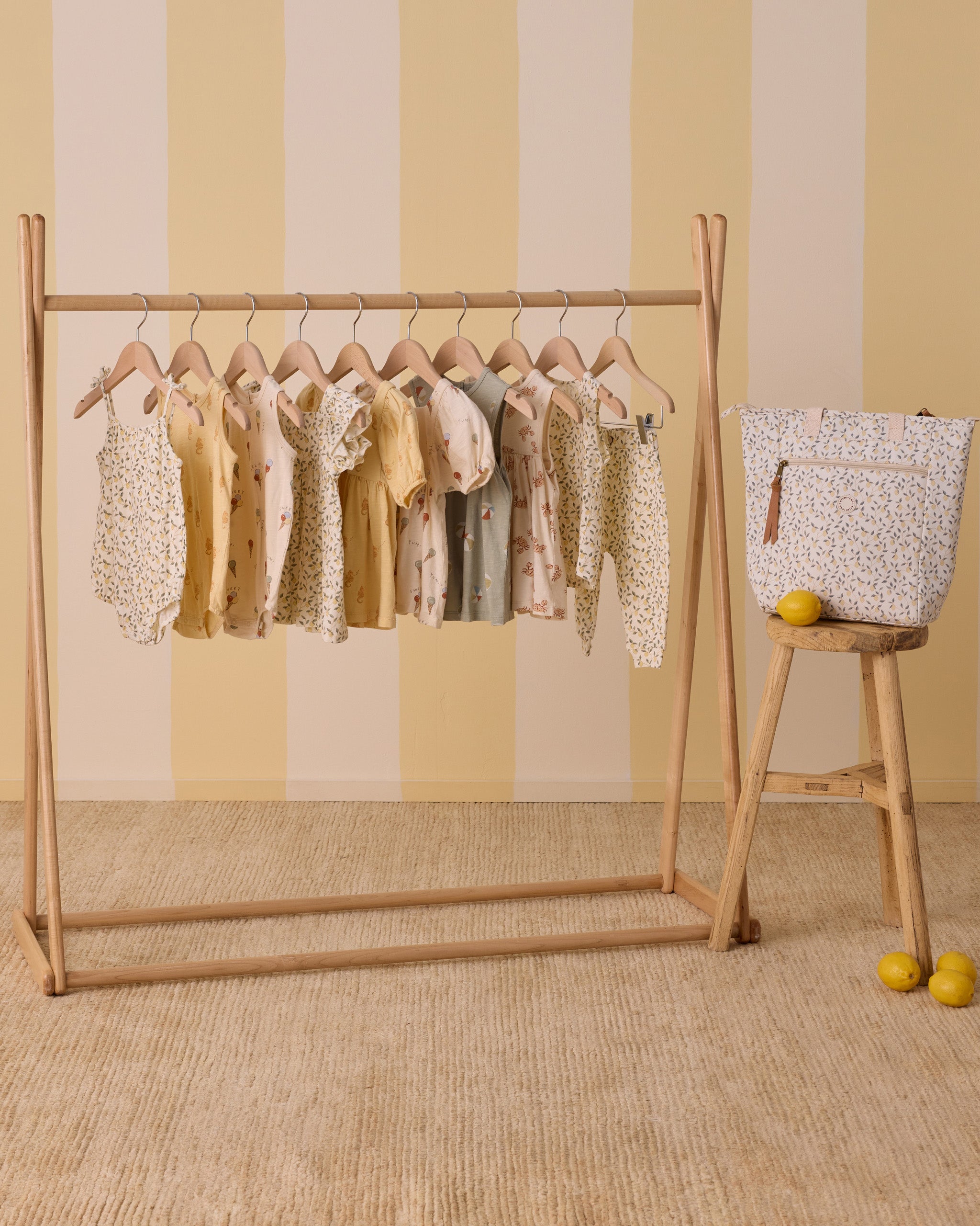 レア！【ロンドン限定完売品】YOASOBI ロンドントレーナーネイビー　Mサイズ Maison Kitsune (メゾン キツネ) チャンピオンフォックス クルー