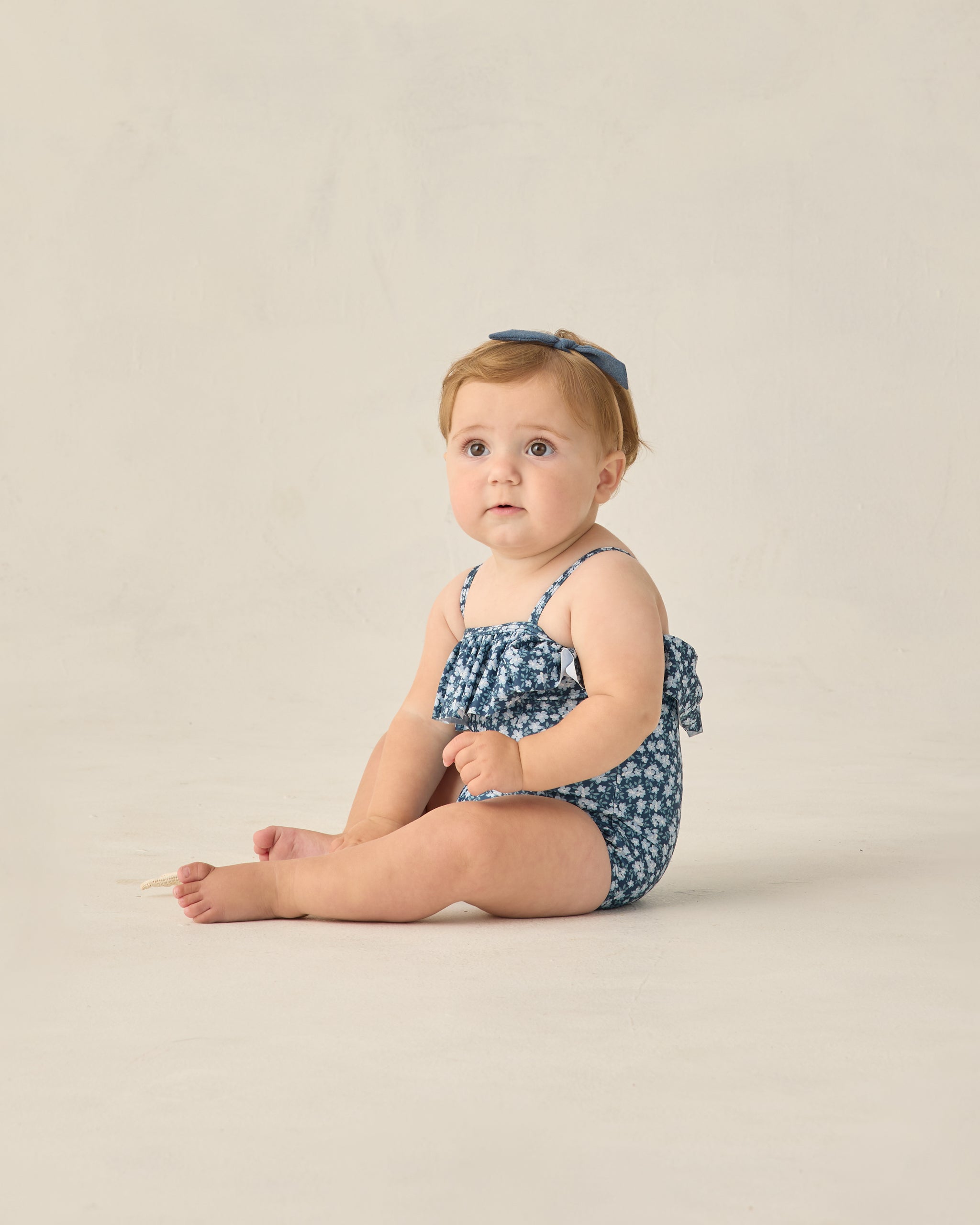 新品未使用タグつき　ネイビー　ワンピース　フリル　ラッフル　セレモニー Ruffle One-Piece Navy Floral – Rylee + Cru Japan