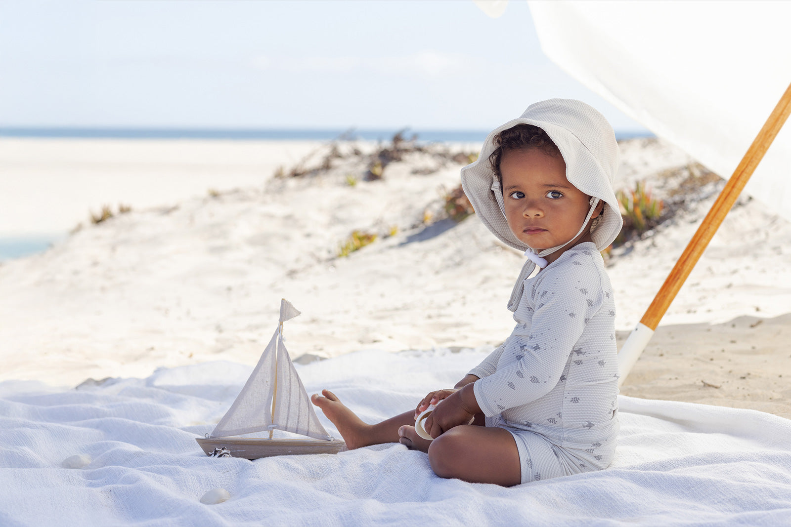 クインシーメイはベビー服・子供服のブランドです。2026年春夏コレクションはこちら