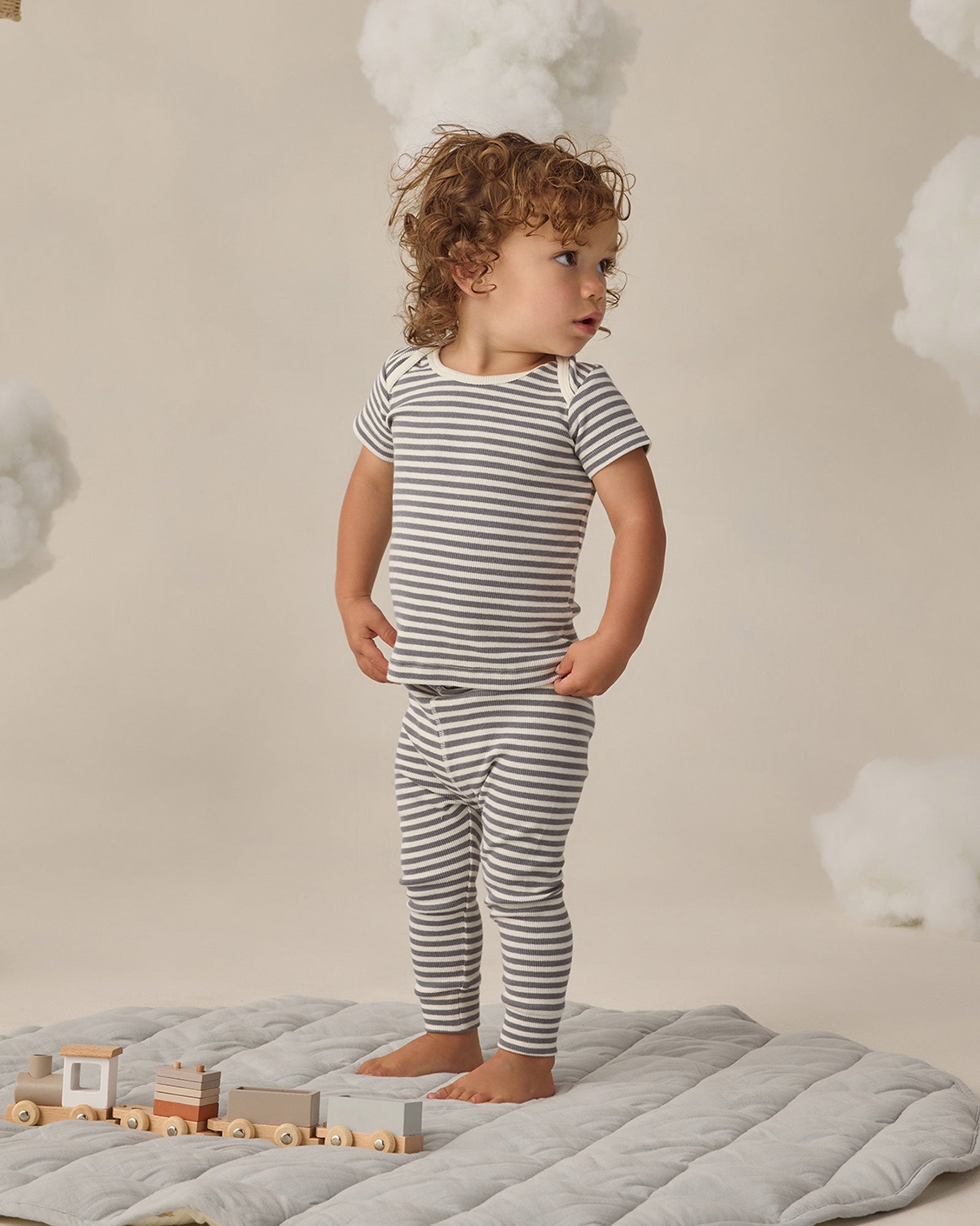 クインシーメイはベビー服・子供服のブランドです。2026年春夏コレクションはこちら