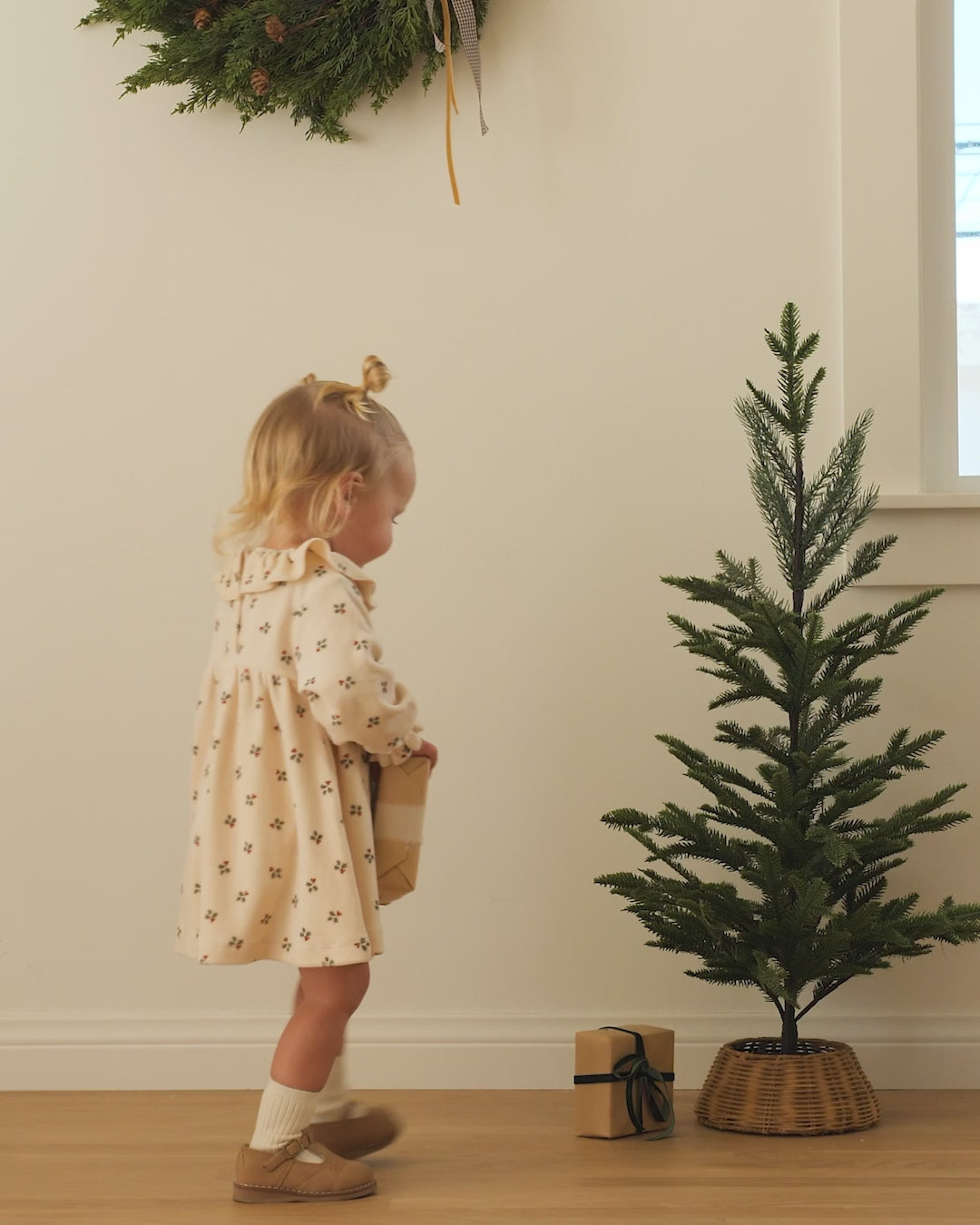 Velour Relaxed Sweatshirt || Holly Berry